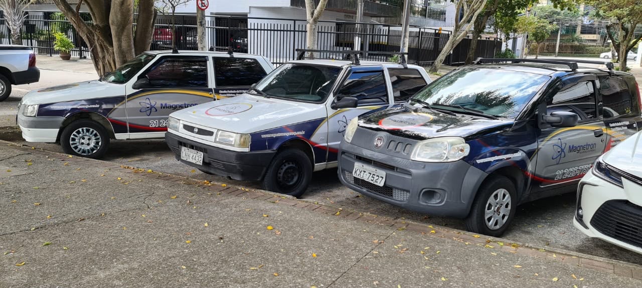Frota Magnetron — 3 carros identificados em operação